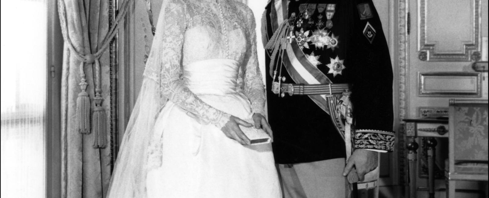 Grace kelly met prince rainier iii of monaco on a photoshoot in 1955 when she was 26 and he was 32 later in the year he visited kelly in the u s and proposed after just three days she accepted and became princess of monaco