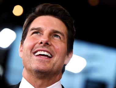Tom cruise s front right tooth is in the center of his mouth
