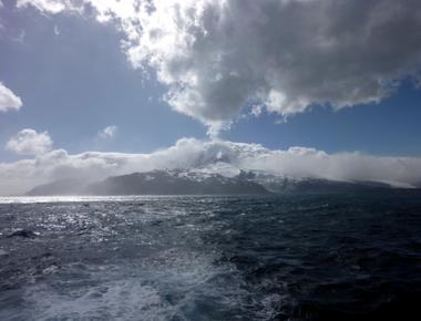 At 2 200 km long the kerguelen plateau is one of the world s largest volcanic plateaus and the largest in the southern ocean geological drilling showed it has been under shallow water for at least 40 million years