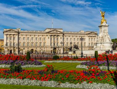 In which english city is buckingham palace located london