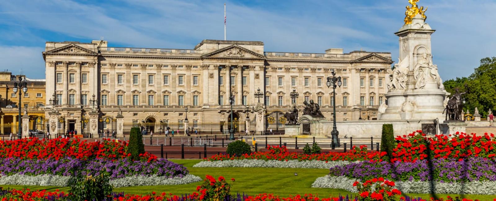 In which english city is buckingham palace located london