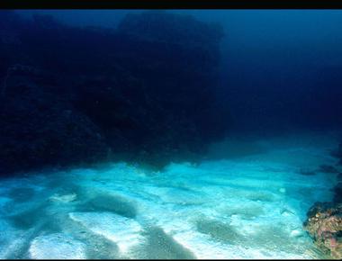 It s possible to find rivers and lakes beneath the ocean