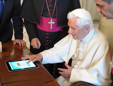 The pope tweets in nine languages but his spanish account has the most followers