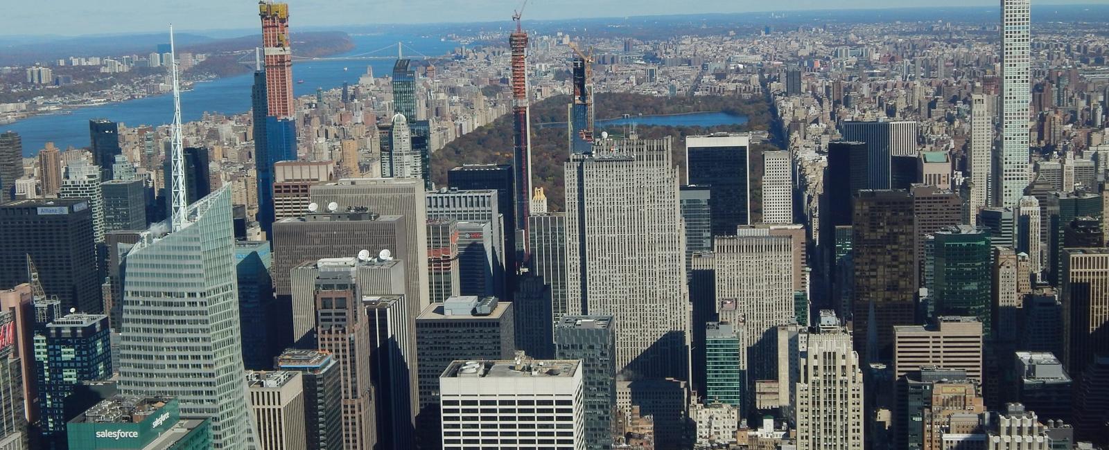 42 of new york city s skyscrapers are so big that they have their very own zip code