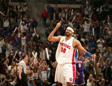Rasheed wallace had his 2004 detroit pistons championship ring resized to fit his middle finger
