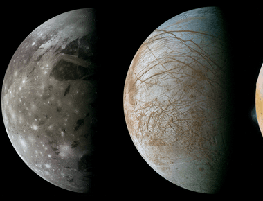 The first 4 moons of jupiter which were discovered are called the galilean moons they are named after the famous italian astronomer galileo galilei who discovered them in january 1610