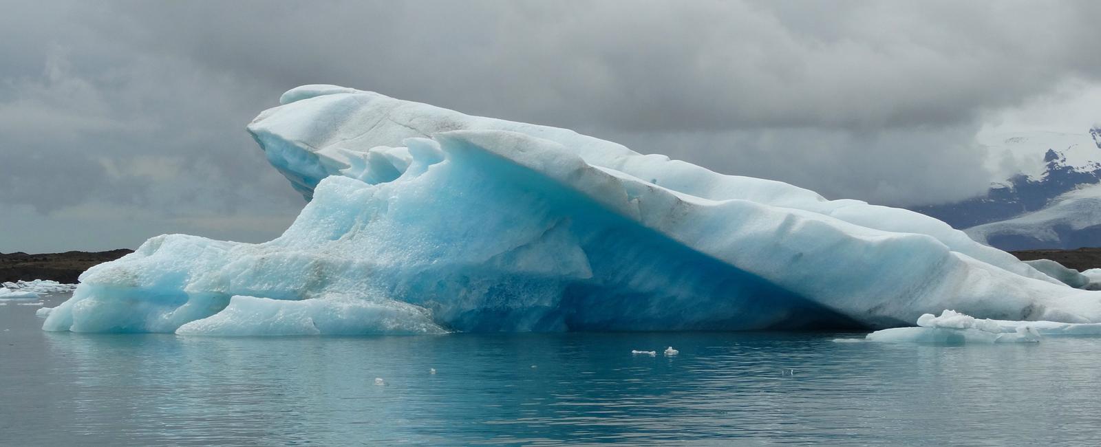 The arctic ocean might be the world s smallest oceans but it is still around 5 4 million square miles 14 million sq km or 1 5 times as large as the united states