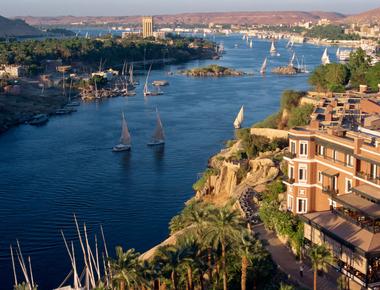 The longest river nile runs through egypt