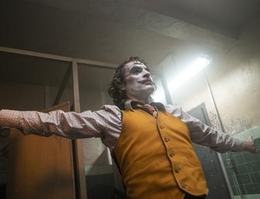 The movie joker starring joaquin phoenix is the 1st film r rated film to earn 1 billion worldwide