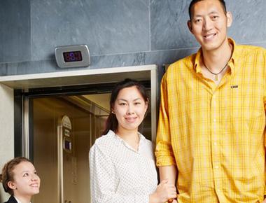 The tallest living married couple sun mingming and xu yan of china were married in 2013 and together are 13 feet 10 72 inches 4 meters tall