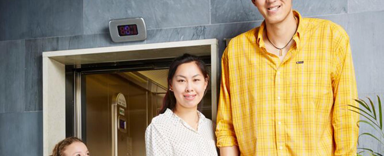 The tallest living married couple sun mingming and xu yan of china were married in 2013 and together are 13 feet 10 72 inches 4 meters tall