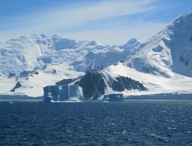 Southern ocean surrounds antarctica