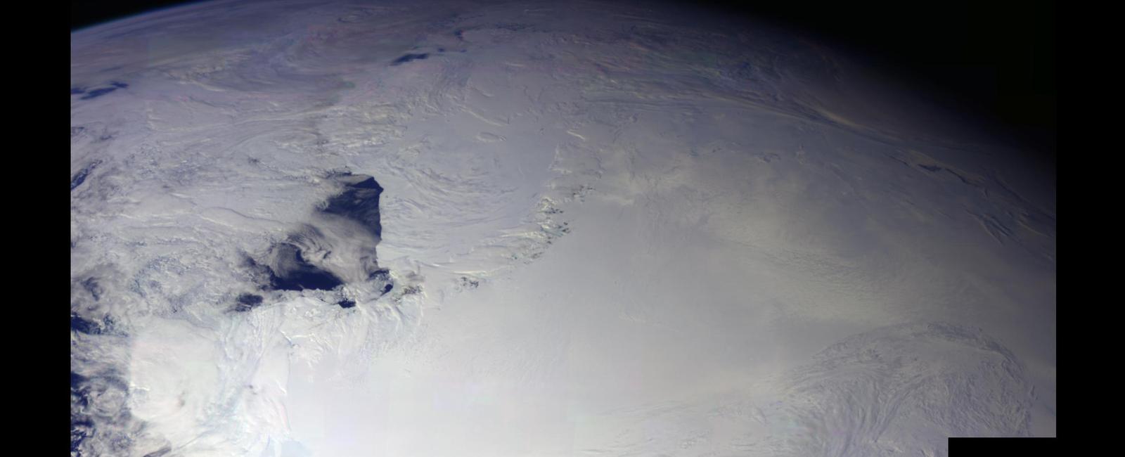 The antarctica contains 90 percent of earth s ice