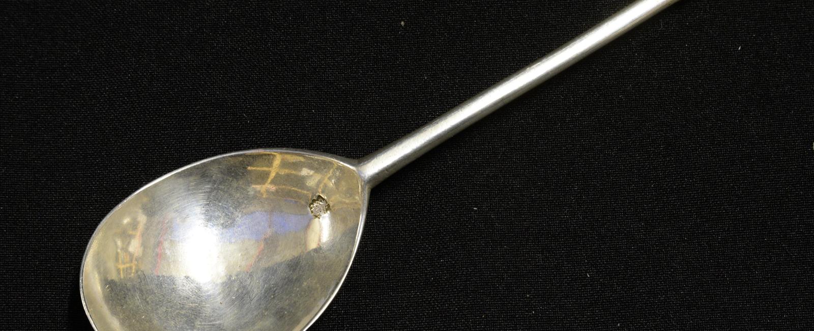 In elizabethan england the spoon was so novel and prized that people carried their own folding spoons to banquets