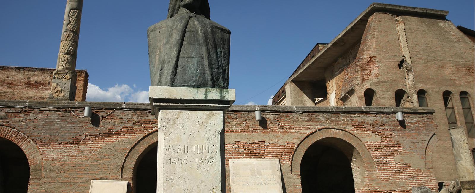 In the 15th century romanian ruler vlad the impaler impaled 20 000 ottoman turks on long sharp poles on the banks of the danube