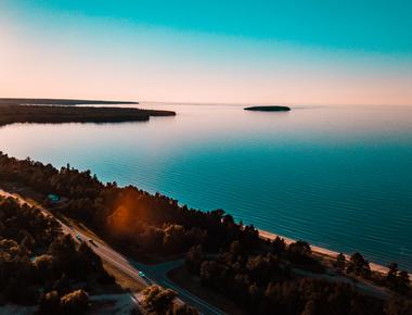 What is the largest fresh water lake in north america lake superior