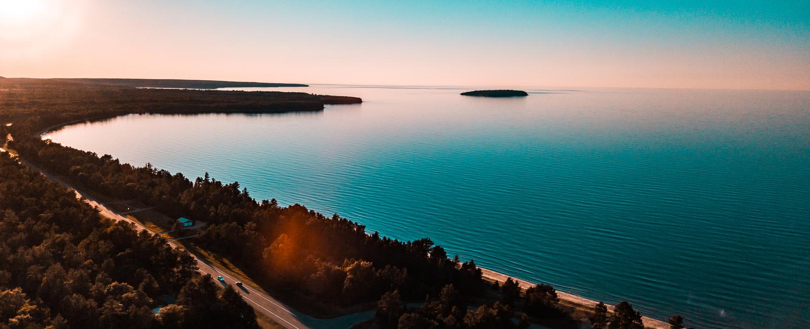 What is the largest fresh water lake in north america lake superior