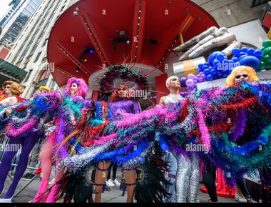 Two new york city museums created the world s longest feather boa in honor of worldpride