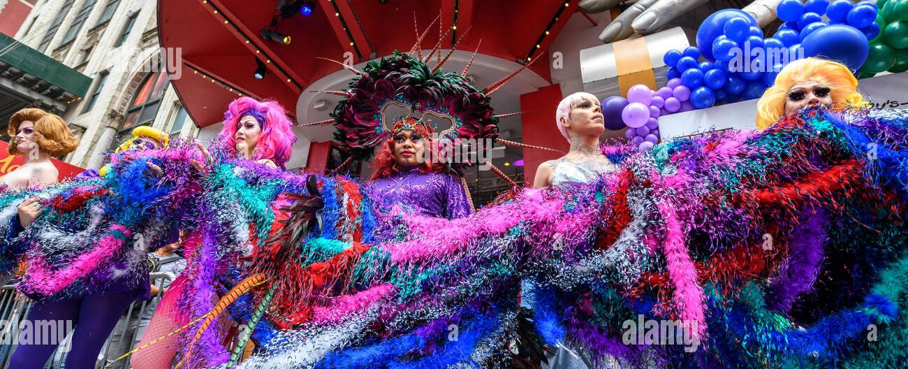 Two new york city museums created the world s longest feather boa in honor of worldpride