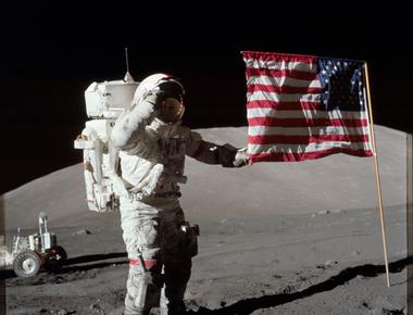 Which nasa space flight was the last manned mission to the moon apollo 17