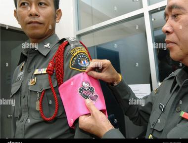 If thai policemen break the law they are forced to wear a hello kitty armband