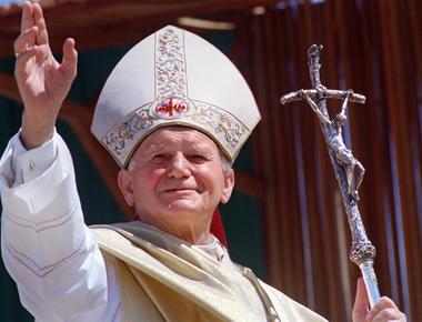 Pope john paul ii was named an honorary harlem globetrotter in 2000