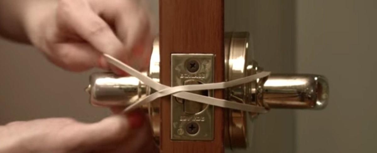 Prevent doors from locking with a rubber band