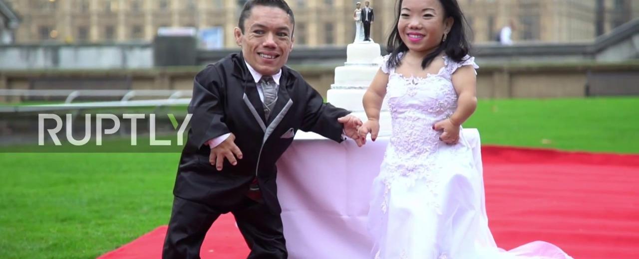 The world s shortest living married couple paulo gabriel da silva barros and katyucia lie hoshino of brazil are together just under 6 feet 1 8 meters tall