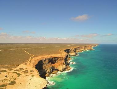 The nullarbor plain of australia covers 100 000 square miles 160 900 km without a tree