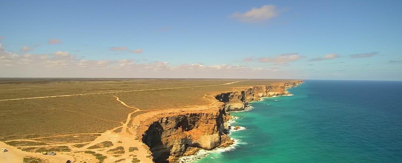 The nullarbor plain of australia covers 100 000 square miles 160 900 km without a tree