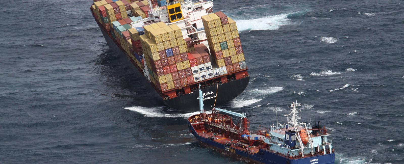 What type of cargo was carried by the stricken vessel the torrey canyon oil