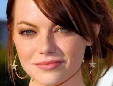 Emma stone attributes her trademark husky voice to having colic as a baby