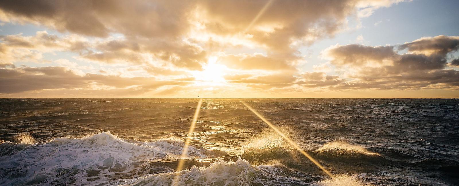 The drake passage is a deep waterway that is 600 miles 1 000 km wide and connects the atlantic and pacific oceans below south america