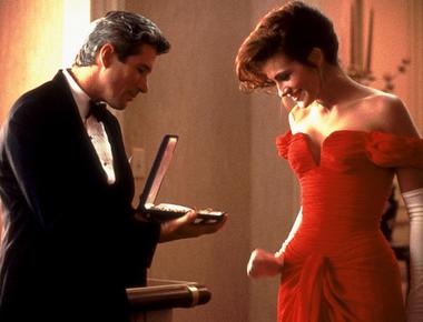 In pretty woman richard gere snapping the necklace case down on julia roberts fingers was improvised and roberts s laughter was totally natural the filmmakers liked it so much they decided to leave it in