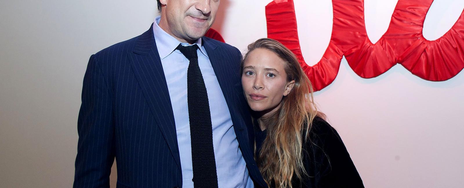 Guests at the wedding of mary kate olsen and olivier sarkozy brother of former french president nicolas sarkozy had to turn over their cell phones and then were offered bowls of cigarettes which articles about the wedding focused on