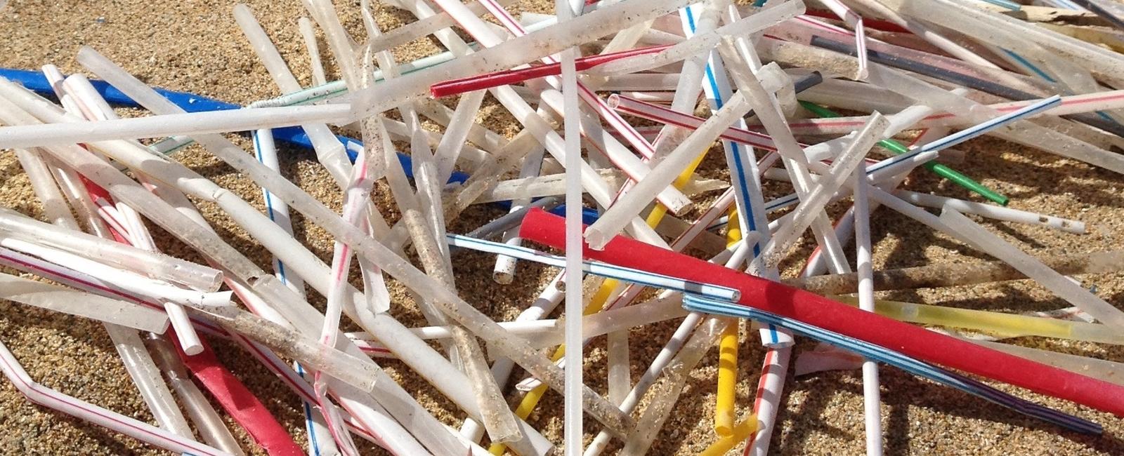 Use plastic straws to help wilting flowers stand up straight