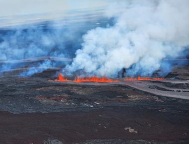 The world s largest active volcano mauna loa in hawaii has erupted 33 times since 1843 and has been erupting continuously for the past 700 000 years