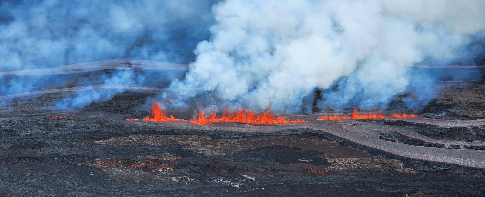 The world s largest active volcano mauna loa in hawaii has erupted 33 times since 1843 and has been erupting continuously for the past 700 000 years