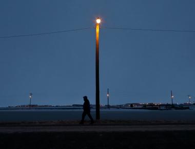 Citizens of barrow alaska won t see the sun for 67 straight days in winter in summer though they have 80 days of uninterrupted sun with no nights a phenomenon known as midnight sun