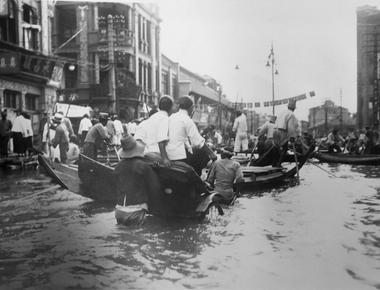 With its estimated death toll at about 2 3 7 million many historians agree that the 1931 yangtze river floods were the deadliest natural disasters ever