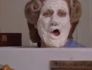 During the famous icing on the face scene in mrs doubtfire the icing kept melting due to the intense heat from the set lights so robin williams improvised most of the scene