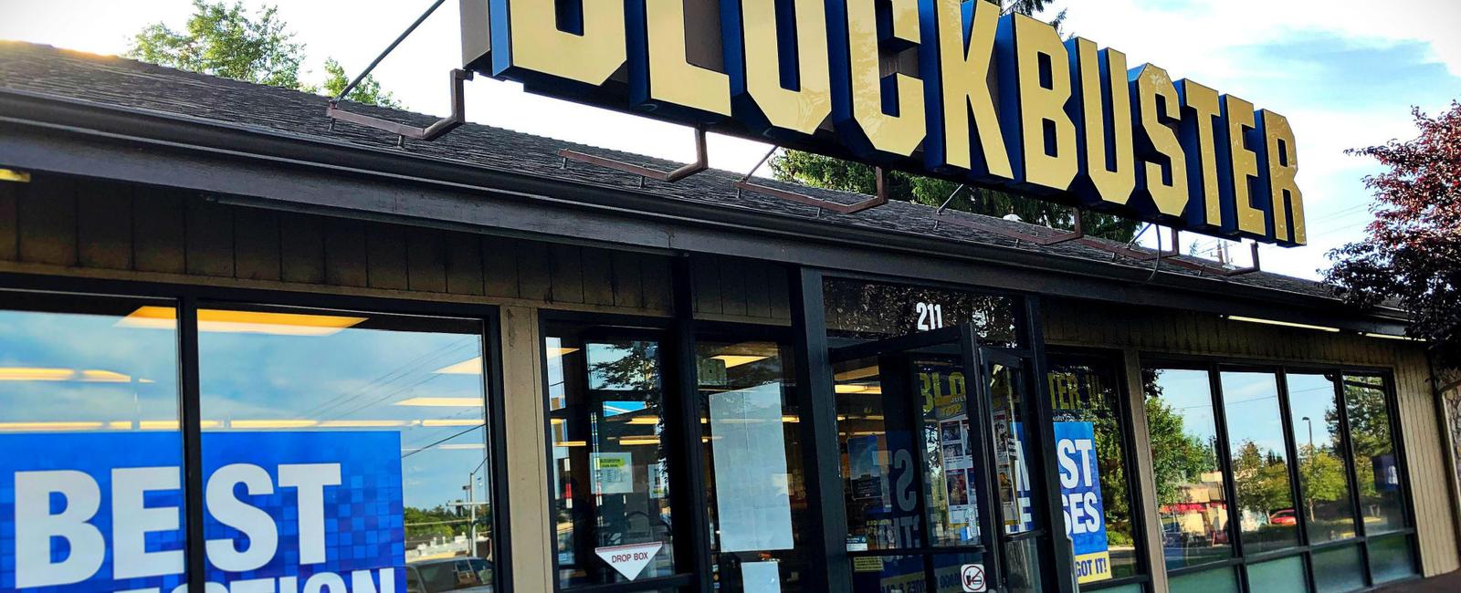 The world s last blockbuster is transforming into an airbnb for 4 a night