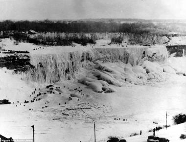 The winter of 1936 was so cold that niagara falls froze completely solid