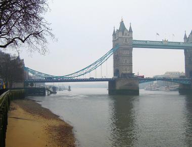 The river thames that flows through london has over 27 tunnels and 200 bridges