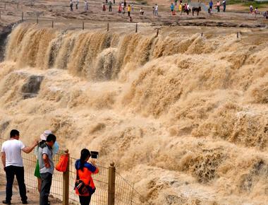 There are so many corpses floating in china s yellow river that some people have become body fishers and they make money by collecting the remains and selling it to their families