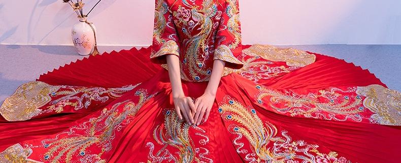 What color dresses do chinese women traditionally wear on their wedding day red