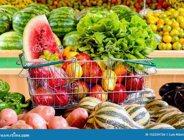 Supermarket vegetables and fruits can be covered with at least 9 pesticides