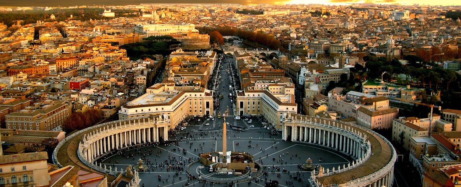 The largest and smallest countries in the world are in europe russia and vatican