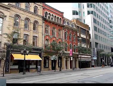 The longest street in the world is yonge street in toronto canada measuring 1 896 km 1 178 miles