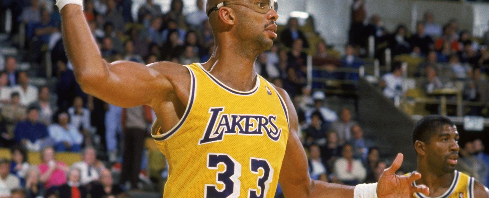 Kareem abdul jabbar the nba s all time leading scorer 38 387 points collects rugs